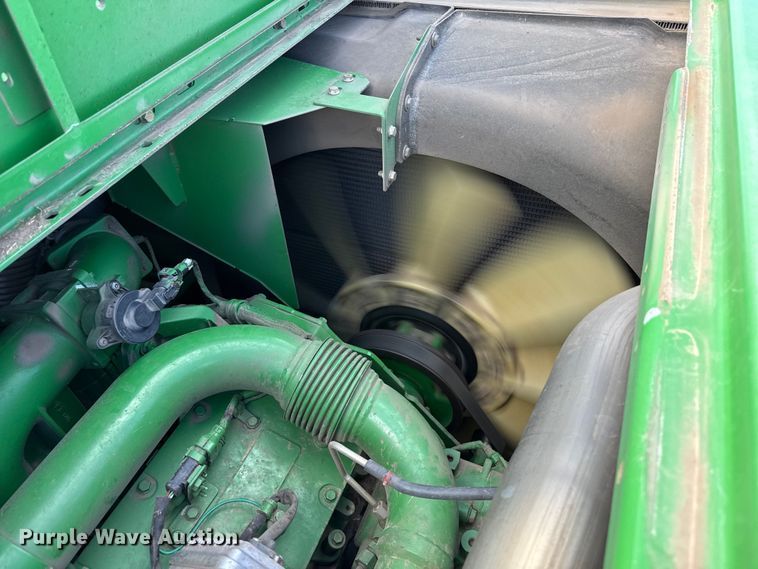 image for item DZ5202 2012 John Deere S680 combine