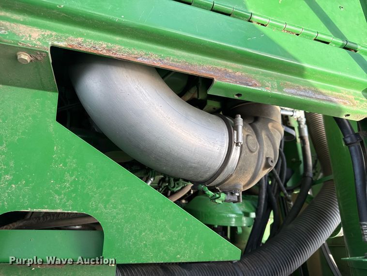 image for item DZ5202 2012 John Deere S680 combine