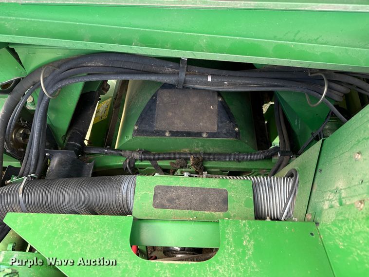 image for item DZ5202 2012 John Deere S680 combine