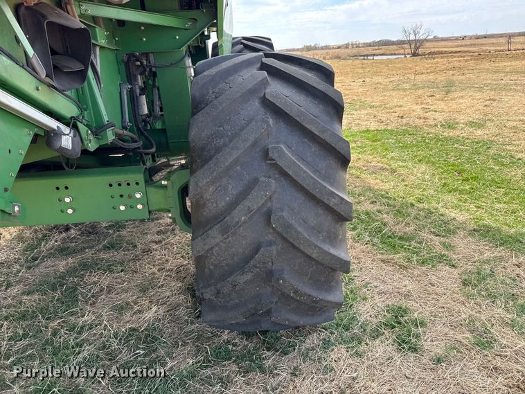 image for item DZ5202 2012 John Deere S680 combine