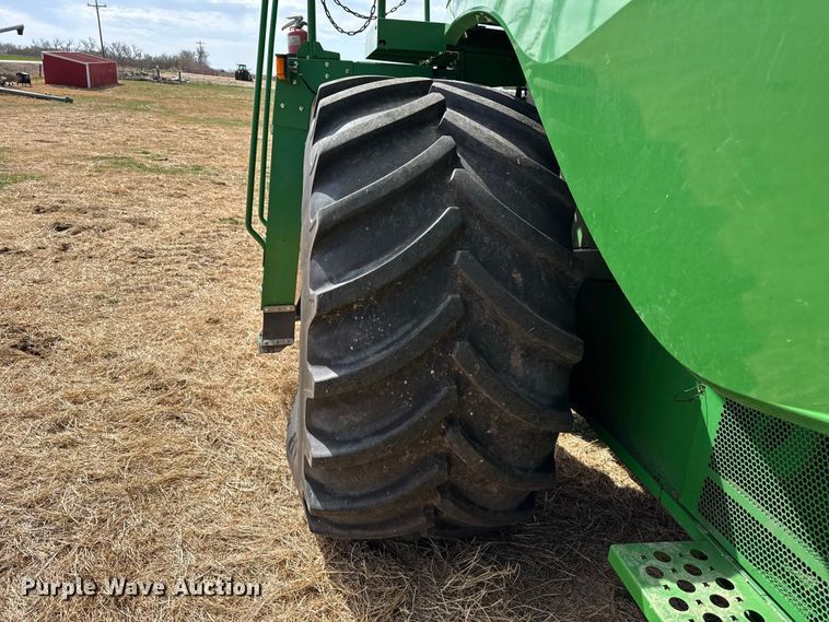 image for item DZ5202 2012 John Deere S680 combine