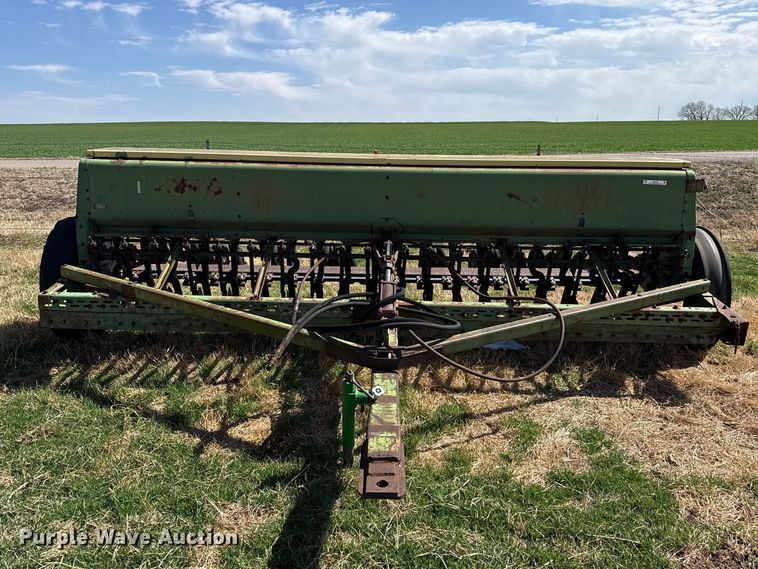 image for item DZ5205 John Deere 8200 grain drill