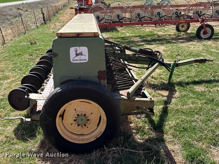 image for item DZ5205 John Deere 8200 grain drill