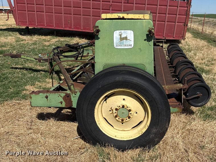 image for item DZ5205 John Deere 8200 grain drill