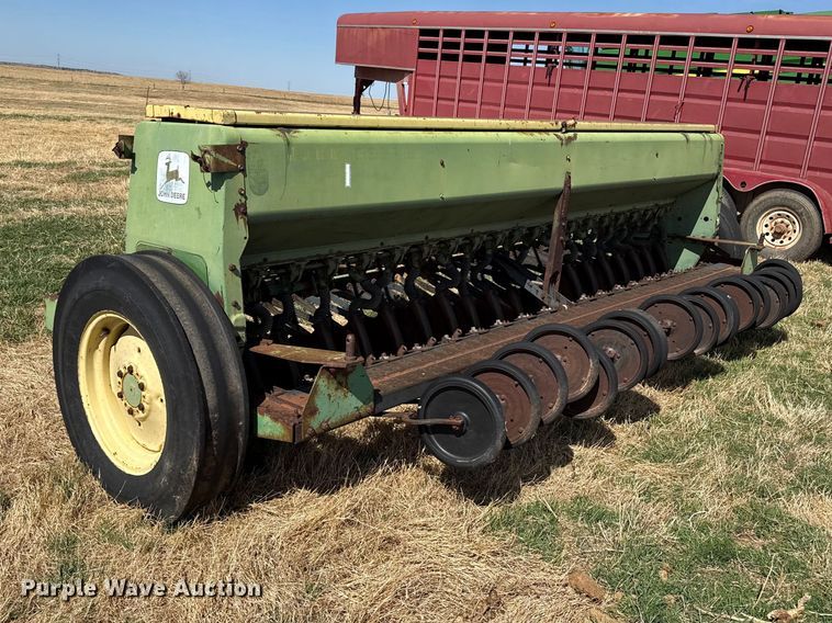 image for item DZ5205 John Deere 8200 grain drill