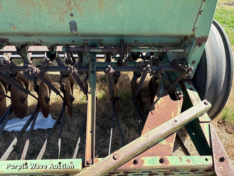 image for item DZ5205 John Deere 8200 grain drill