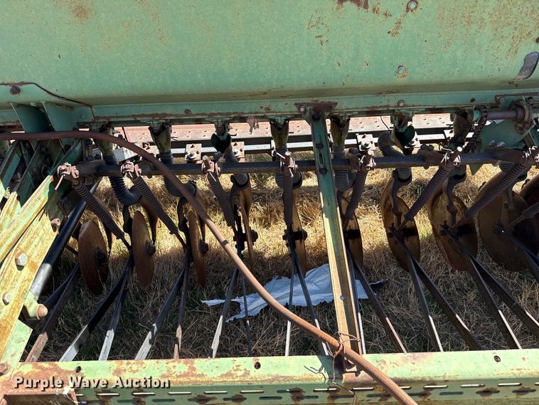 image for item DZ5205 John Deere 8200 grain drill