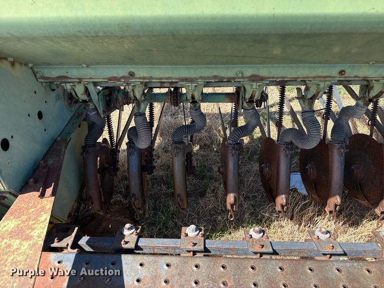 image for item DZ5205 John Deere 8200 grain drill