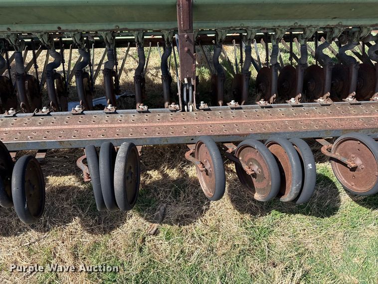 image for item DZ5205 John Deere 8200 grain drill