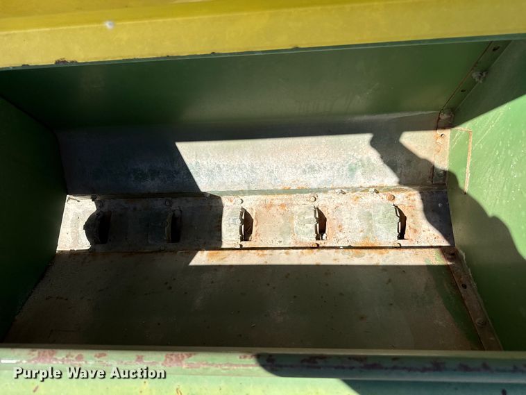 image for item DZ5205 John Deere 8200 grain drill