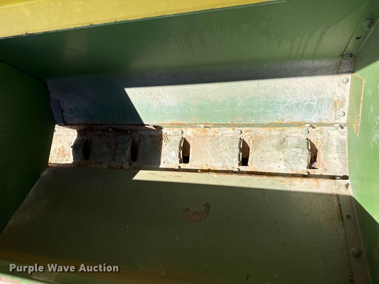 image for item DZ5205 John Deere 8200 grain drill