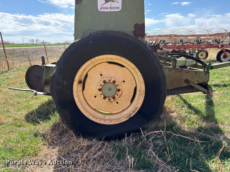 image for item DZ5205 John Deere 8200 grain drill
