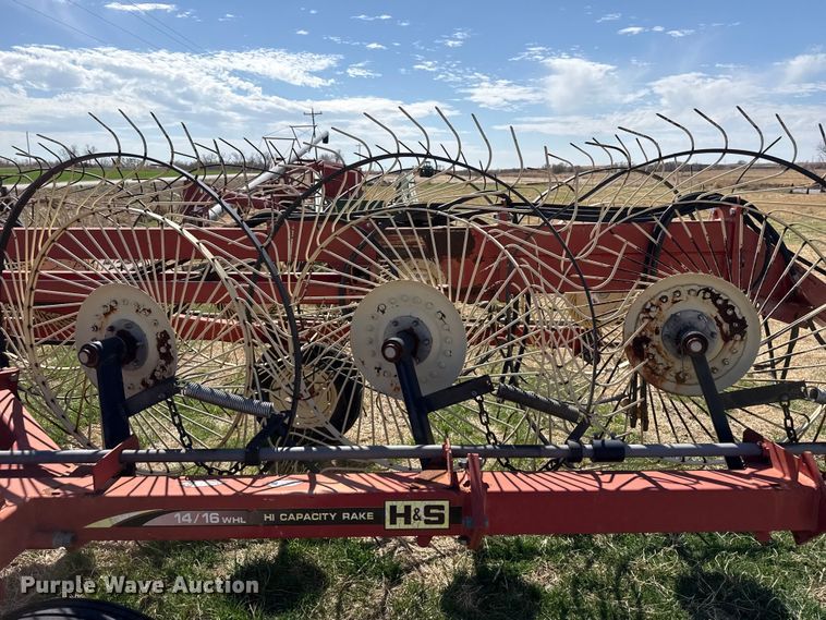 image for item DZ5206 H&S 14/16 WHL hay rake