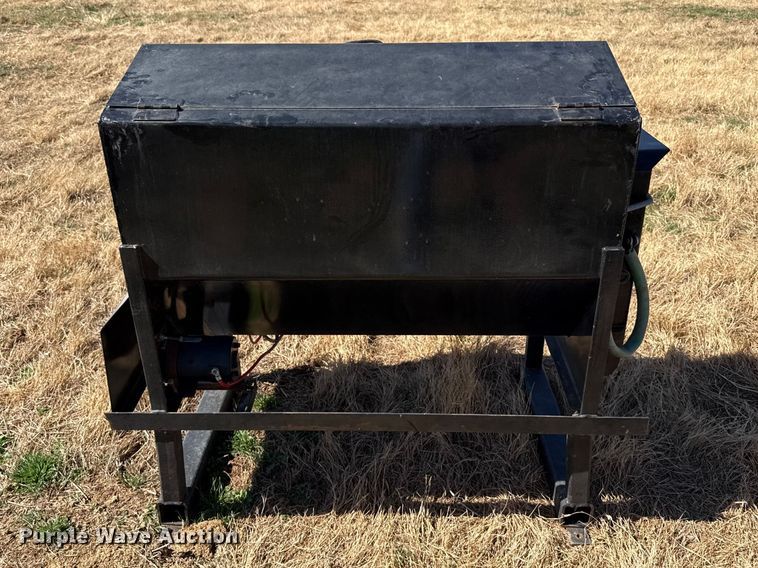 image for item DZ5212 Bar Six cake feeder