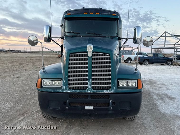 image for item DZ5213 1995 Kenworth T600 semi truck