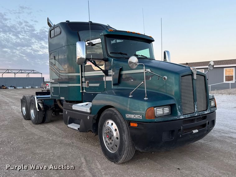 image for item DZ5213 1995 Kenworth T600 semi truck