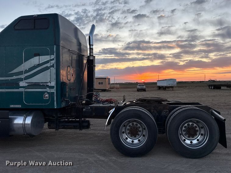 image for item DZ5213 1995 Kenworth T600 semi truck