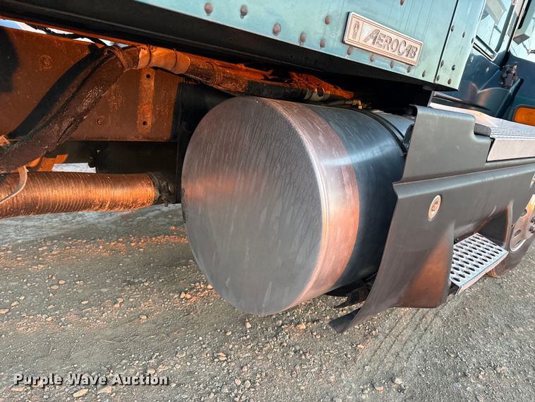 image for item DZ5213 1995 Kenworth T600 semi truck