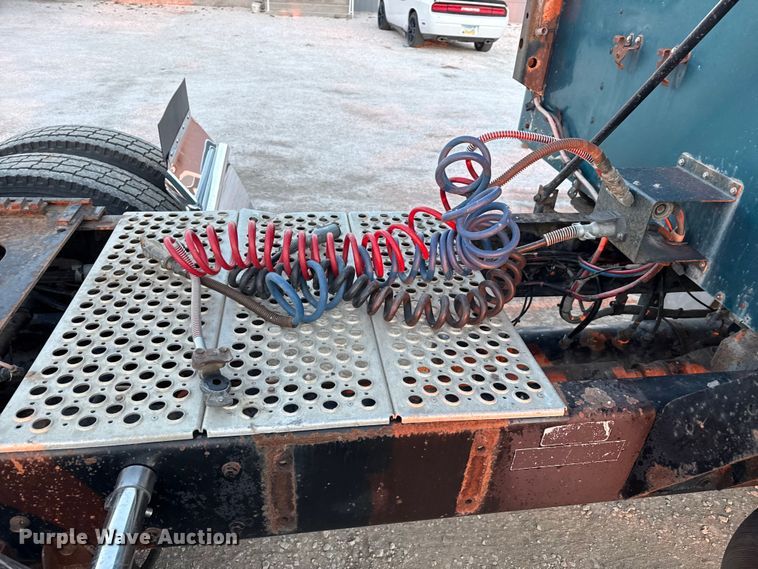 image for item DZ5213 1995 Kenworth T600 semi truck