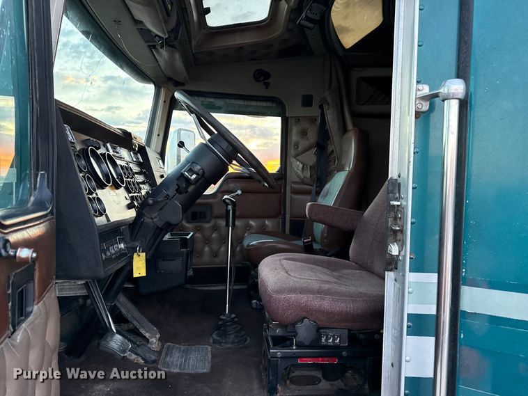 image for item DZ5213 1995 Kenworth T600 semi truck