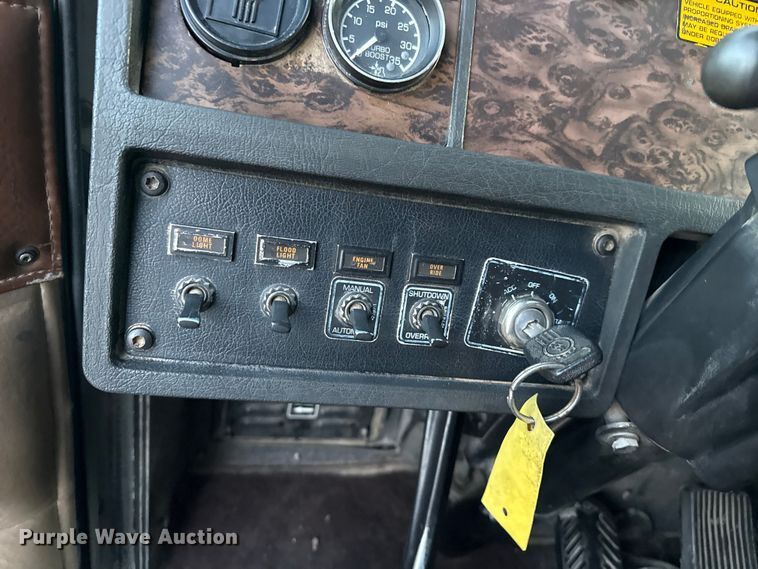 image for item DZ5213 1995 Kenworth T600 semi truck