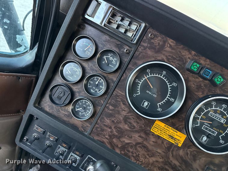image for item DZ5213 1995 Kenworth T600 semi truck