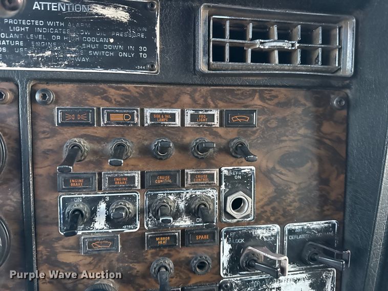 image for item DZ5213 1995 Kenworth T600 semi truck