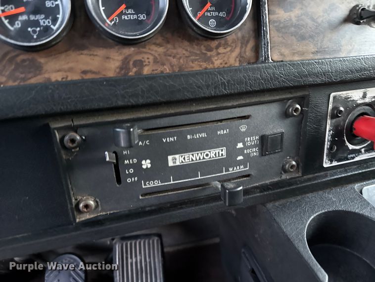 image for item DZ5213 1995 Kenworth T600 semi truck