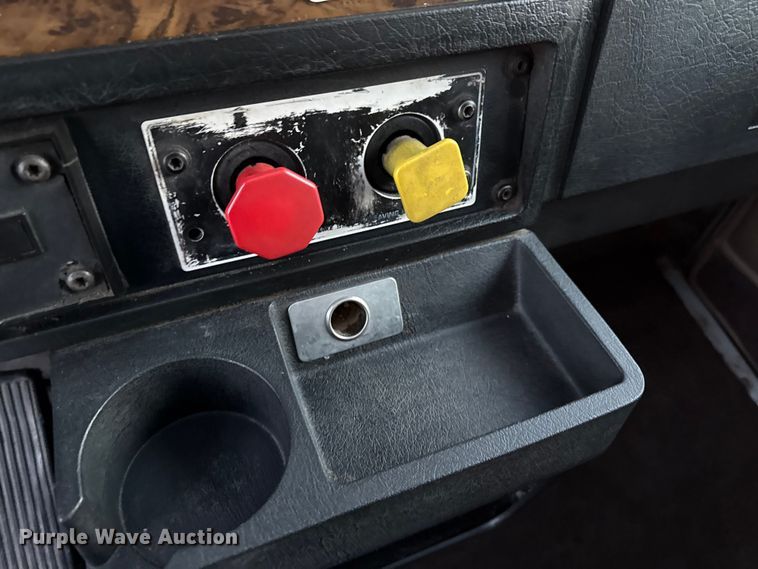 image for item DZ5213 1995 Kenworth T600 semi truck