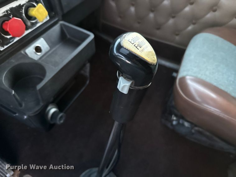 image for item DZ5213 1995 Kenworth T600 semi truck