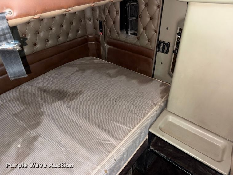 image for item DZ5213 1995 Kenworth T600 semi truck