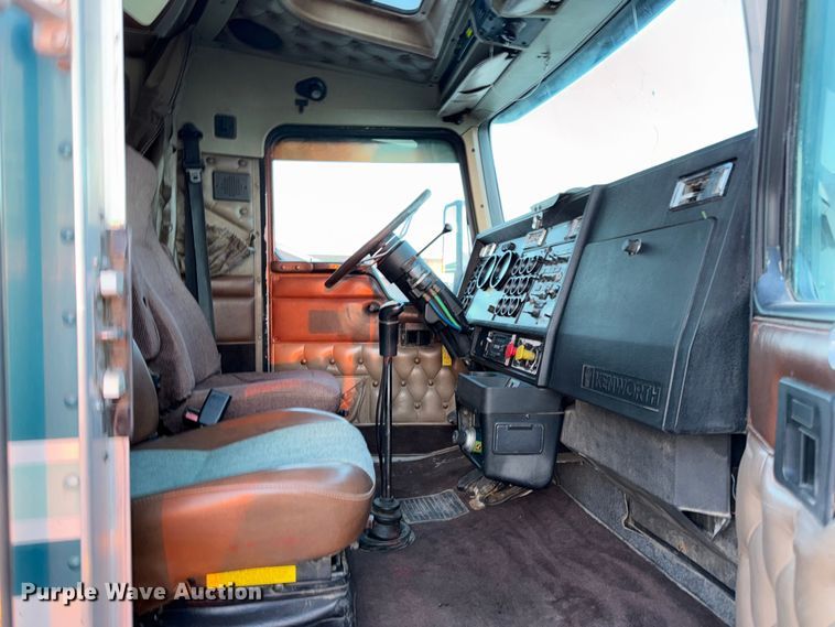 image for item DZ5213 1995 Kenworth T600 semi truck