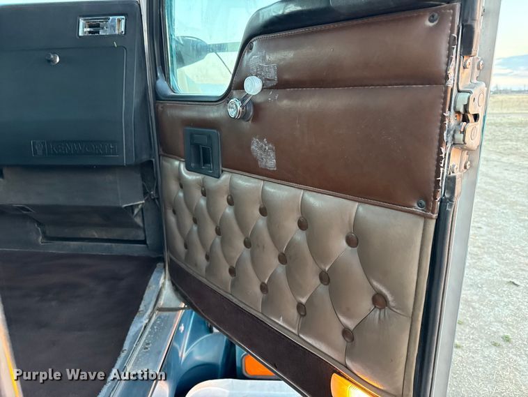 image for item DZ5213 1995 Kenworth T600 semi truck