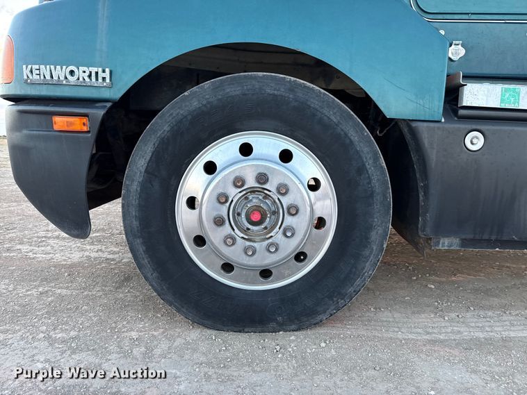 image for item DZ5213 1995 Kenworth T600 semi truck