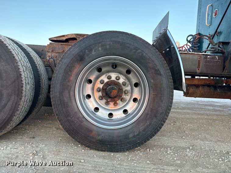 image for item DZ5213 1995 Kenworth T600 semi truck