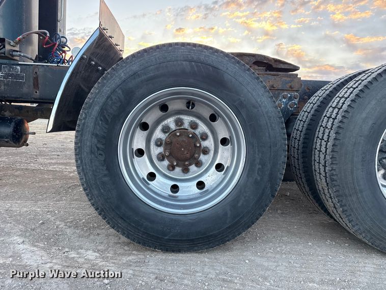 image for item DZ5213 1995 Kenworth T600 semi truck