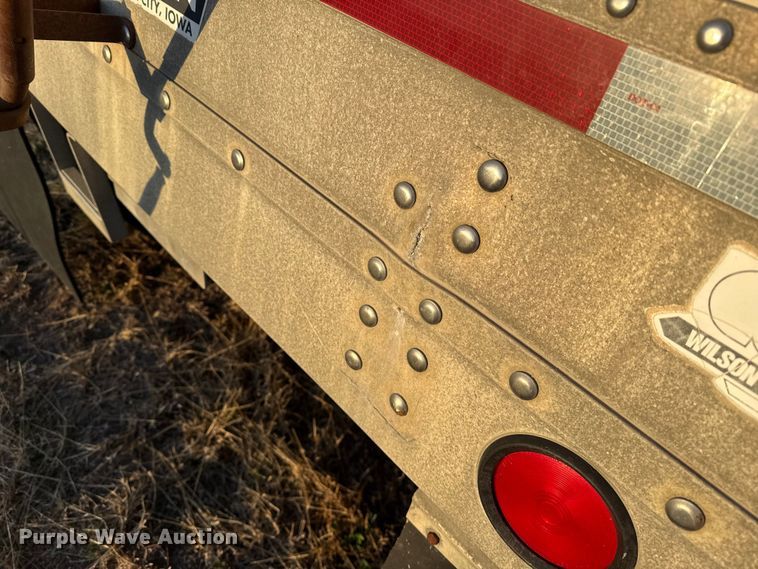image for item DZ5216 1999 Wilson DWH-400C grain trailer