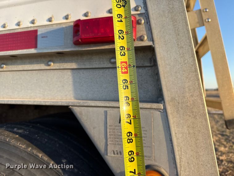 image for item DZ5216 1999 Wilson DWH-400C grain trailer