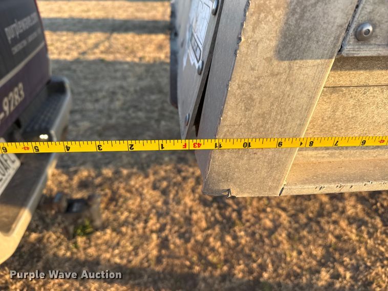 image for item DZ5216 1999 Wilson DWH-400C grain trailer