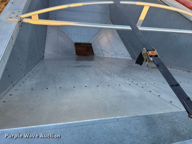 image for item DZ5216 1999 Wilson DWH-400C grain trailer