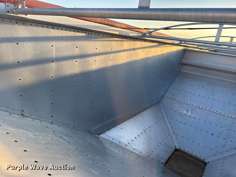 image for item DZ5216 1999 Wilson DWH-400C grain trailer