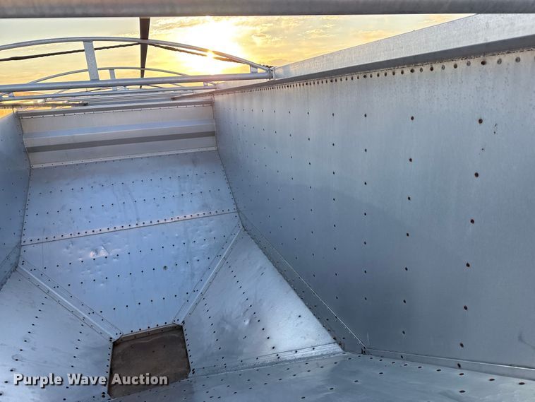 image for item DZ5216 1999 Wilson DWH-400C grain trailer