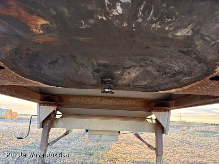 image for item DZ5216 1999 Wilson DWH-400C grain trailer