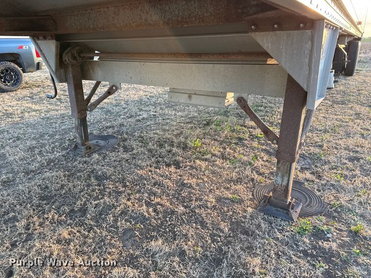 image for item DZ5216 1999 Wilson DWH-400C grain trailer