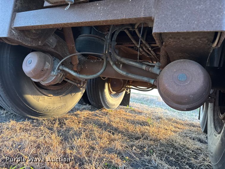 image for item DZ5216 1999 Wilson DWH-400C grain trailer