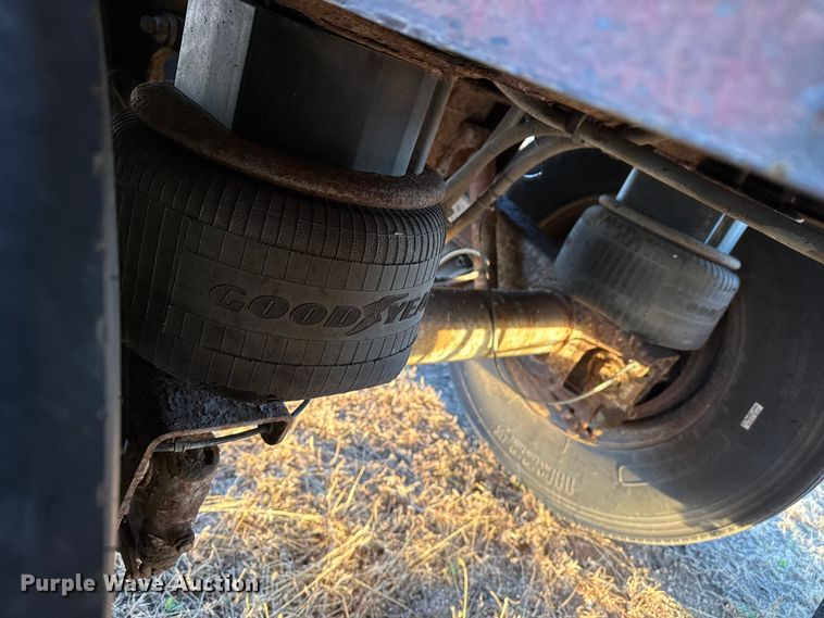 image for item DZ5216 1999 Wilson DWH-400C grain trailer