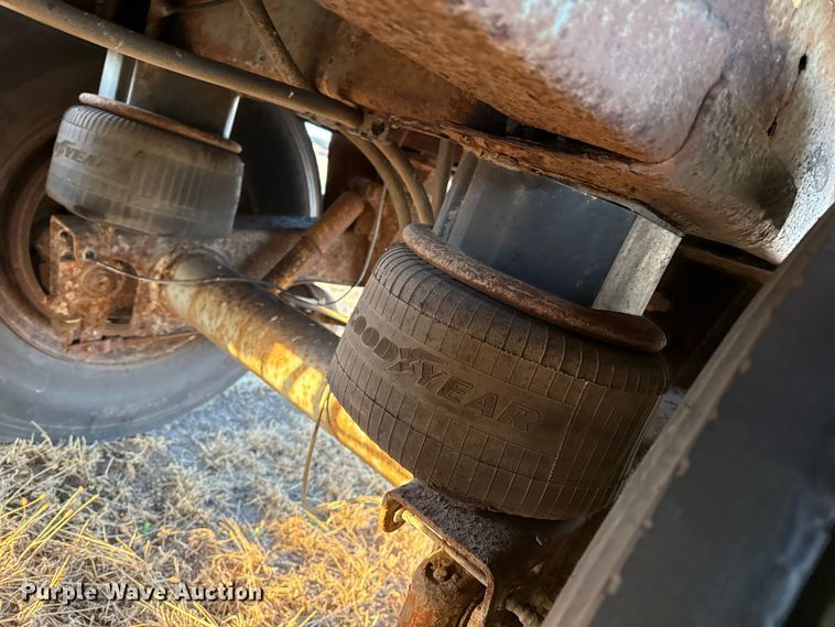 image for item DZ5216 1999 Wilson DWH-400C grain trailer