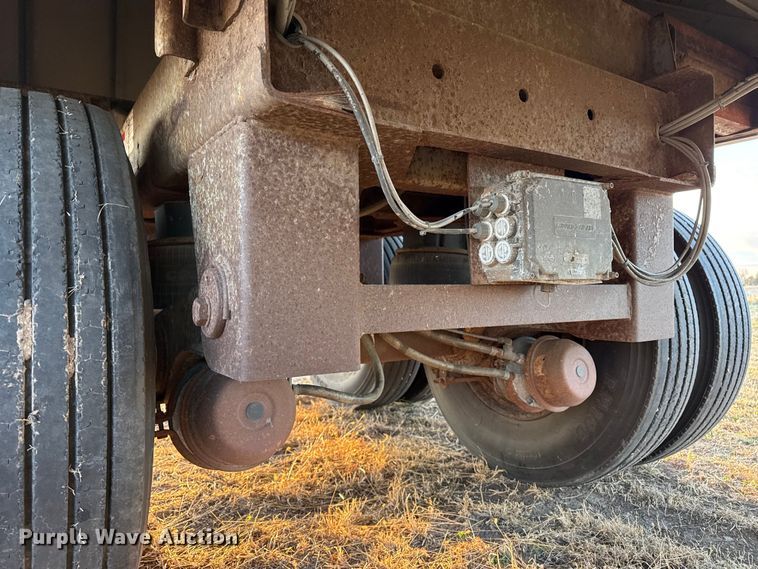 image for item DZ5216 1999 Wilson DWH-400C grain trailer