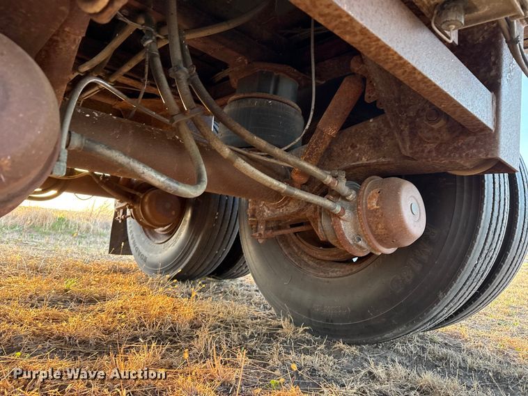 image for item DZ5216 1999 Wilson DWH-400C grain trailer