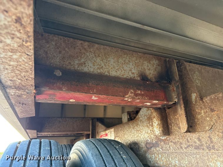 image for item DZ5216 1999 Wilson DWH-400C grain trailer